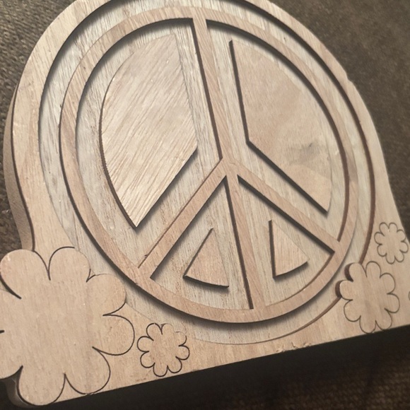 Greenbrier International Other - Wooden Paintable Peace Sign Art Project / Decor Item